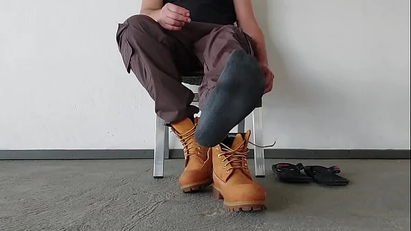 TAKING OFF MY YELLOW BOOT – TIMBERLAND